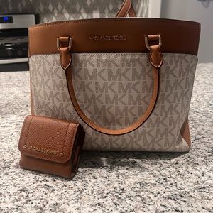 Like new large Michael Kors tote with matching wallet.